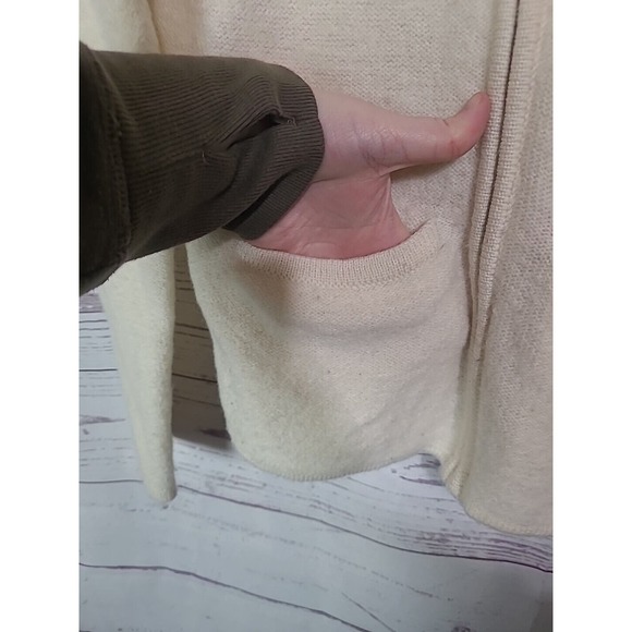 Cabela's Cream Wool Knit 100% Wool Long Sleeve Cardigan Sweater Womans Medium - Picture 3 of 6